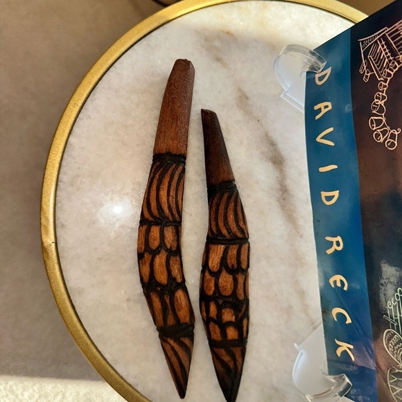 Music of the Whole Earth Book by David Reck and Aboriginal Clap Sticks - Picture 5 of 8